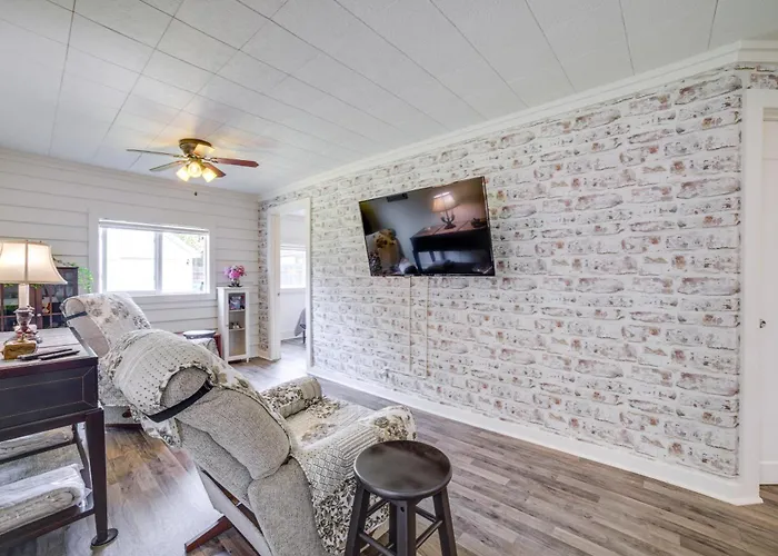 Casa vacanze Private Retreat W/ Gas Grill + Patio Plainfield